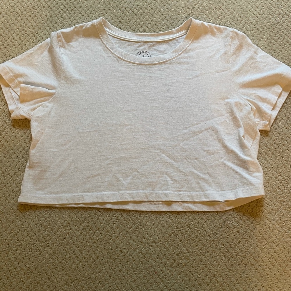 URBAN OUTFITTERS WHITE CROPPED T SHIRT